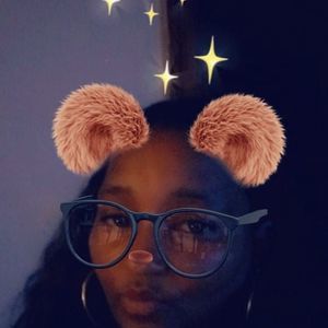 Meet your Posher, Dennisha